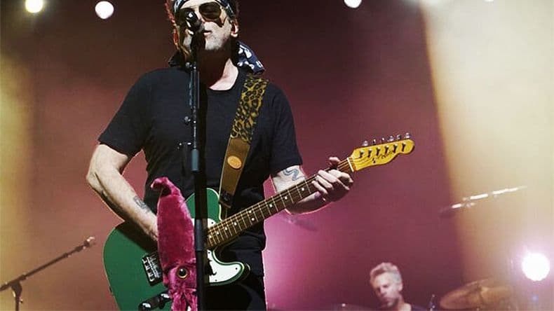 Andrés Calamaro, abucheado en Cali: defendió la tauromaquia, se enojó y dejó el escenario