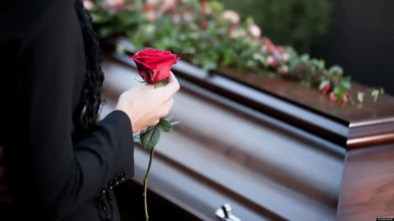 Rancagua: falló el cajón y el cuerpo cayó al piso durante un funeral