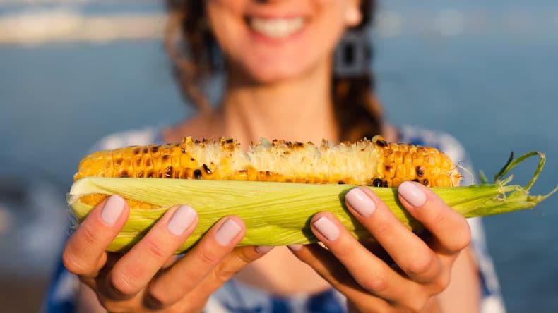 ¿Por qué la gente come choclo en la playa?