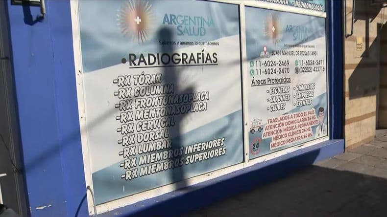 Allanan una clínica de González Catán en la que operaba una red de falsos médicos: hay seis detenidos