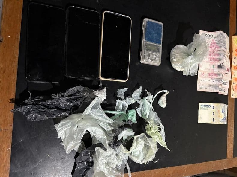 Detuvieron a dos "tranzas" involucrados en la venta de drogas al menudeo en los barrios Hernández y Newbery