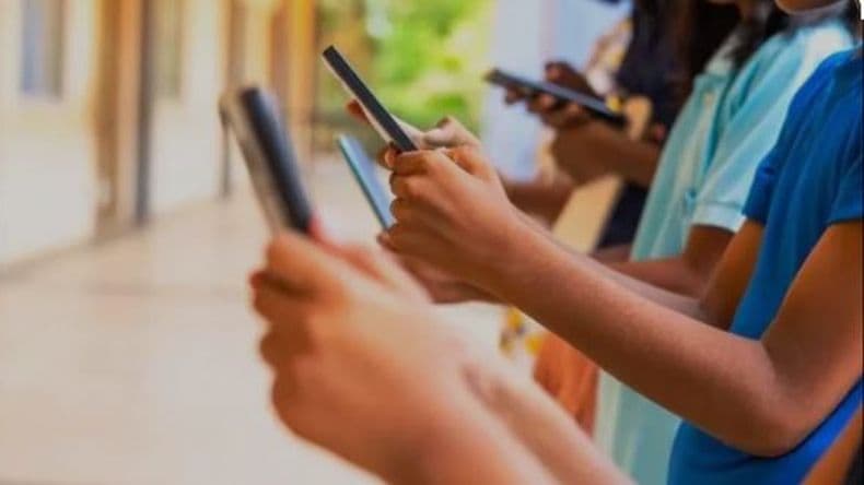 Charla abierta: ¿Qué pasa con el consumo digital y la ludopatía en chicos y adolescentes?