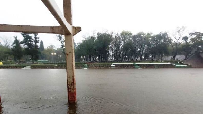 En Arrecifes hay más de 80 familias evacuadas por el desborde del río generado por las intensas lluvias en la región
