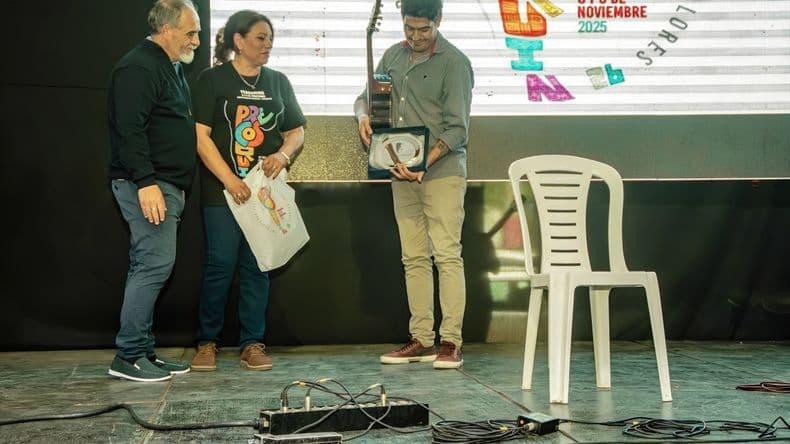 Recibió un reconocimiento Cristian Capirelli, designado embajador cultural de Pe