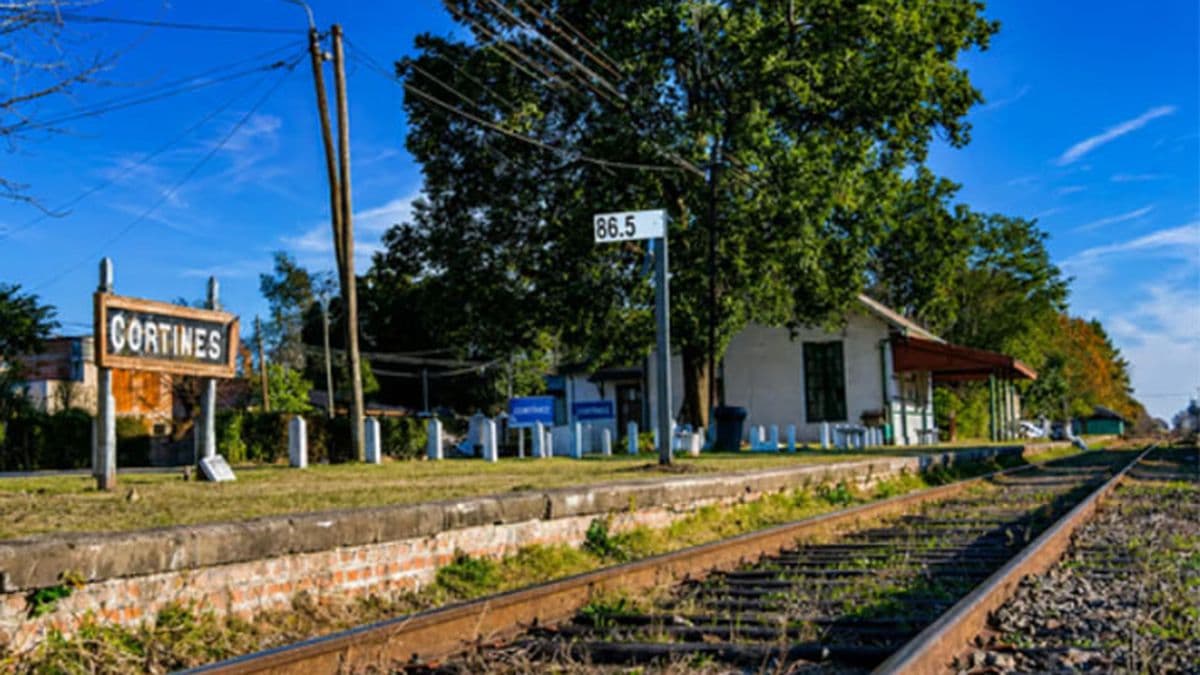 Desde el 22 de junio Cortinez, un pueblo de 1.300 habitantes, recupera su estación y vuelve a recibir trenes