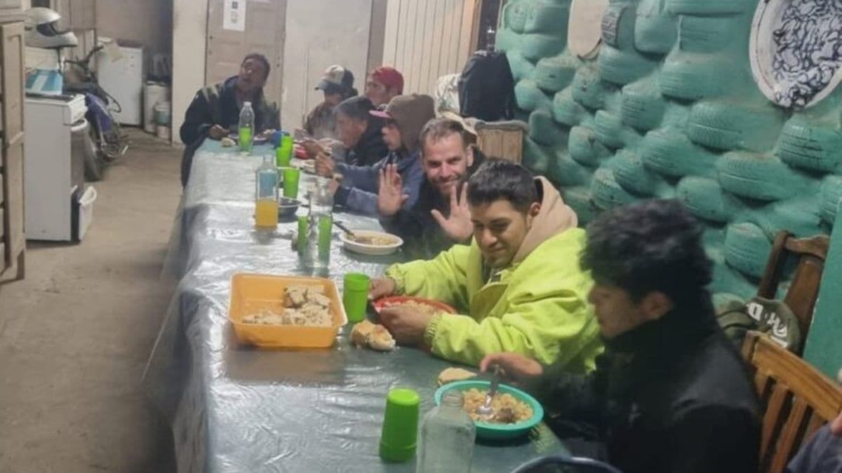 Zárate: La ONG "Restaurando Vida" asistió a 32 personas en una de las noches más frías del año