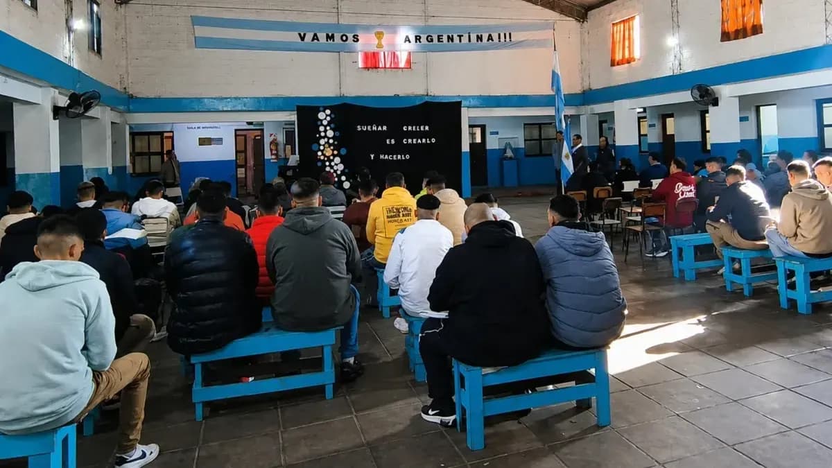 UP3 San Nicolás: estudiantes privados de libertad participaron del acto por el Día de la Bandera