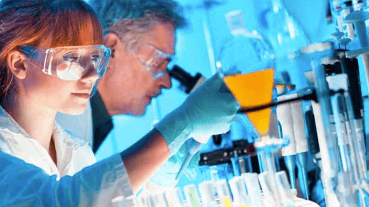 Mucho más que análisis clínicos: el rol del bioquímico en la salud moderna