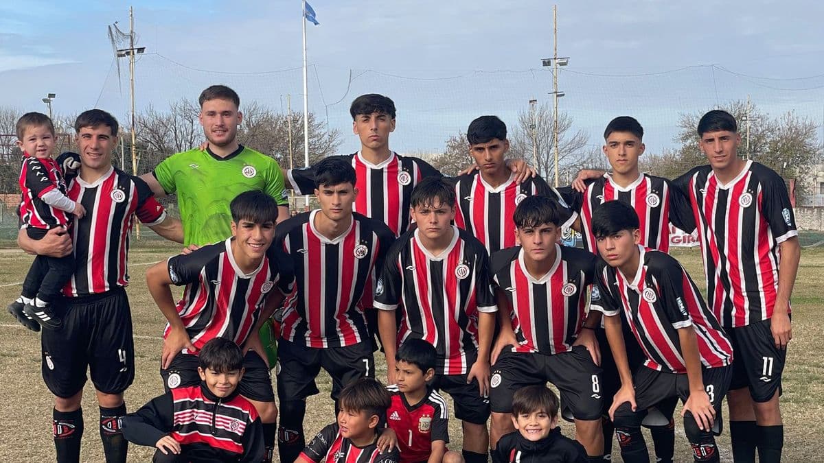 Racing va por el primer paso hacia las semifinales ante Porteño de Colón