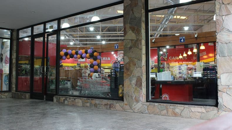 El autoservicio se encuentra en el complejo comercial Punto Pellegrini.