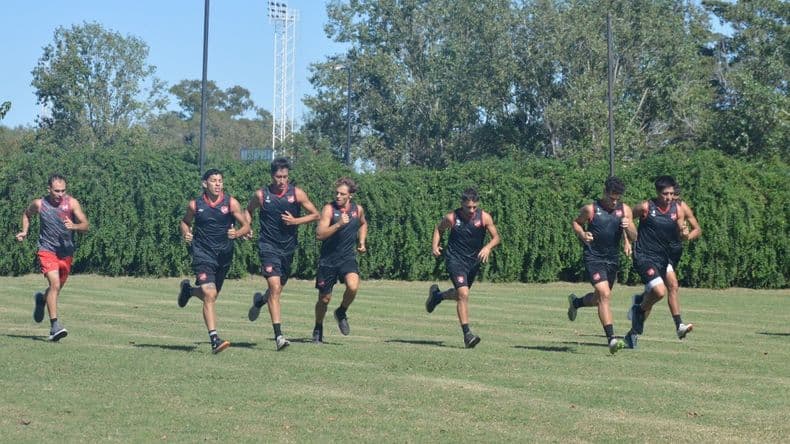 Douglas Haig entrena enfocado en Defensores de Villa Ramallo