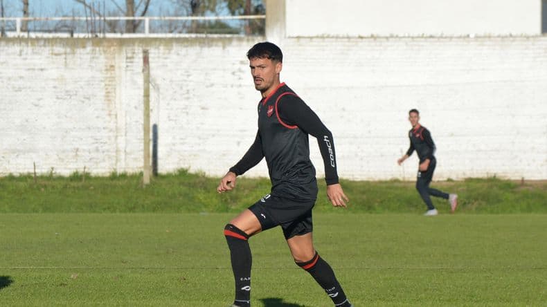 Este jueves, Douglas Haig realizó una práctica de fútbol pensando en El Linqueño