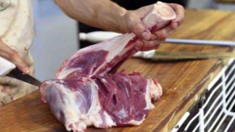 Compró carne y le vino con una bala adentro: el posteo que se hizo viral