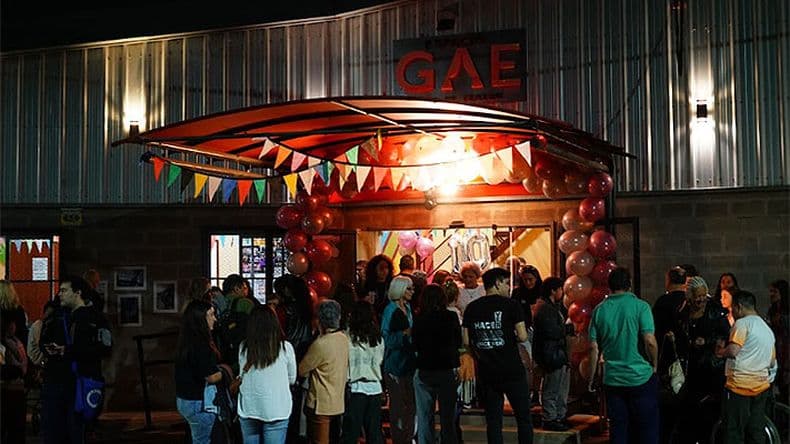 La celebración en la puerta del edificio de Espacio GAE.