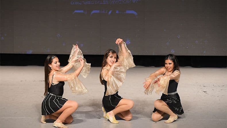 Lumiere Estudio de Danzas se presentó con ocho alumnas y un total de 30 coreogra