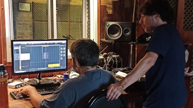 El Antihéroe Juglar y su primer disco. Dos Universos fue gestado a lo largo de d
