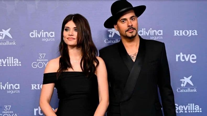 Eva de Dominici posó en la alfombra roja de los Premios Goya junto a su actual p