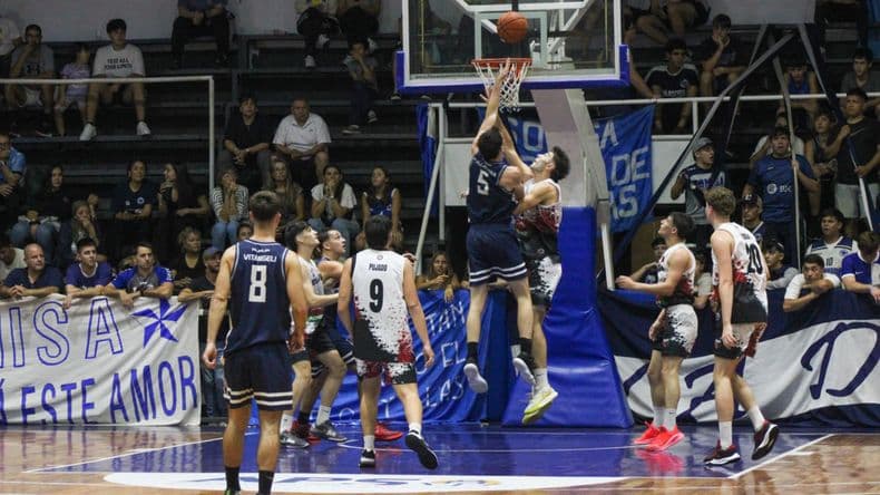 Genaro Calcaterra en acción durante el triunfo nicoleño en la Liga Federal.