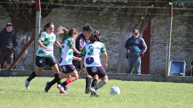 Cuatro punteras en el fútbol femenino nicoleño