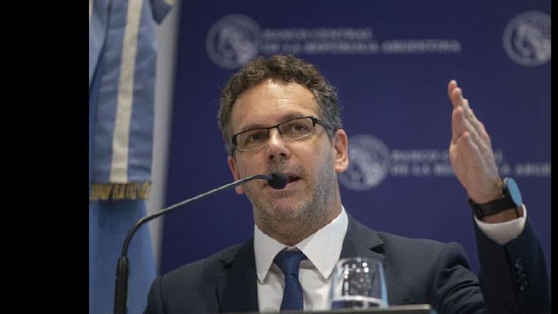 Guido Sandleris dijo que se está frenando la caída de reservas