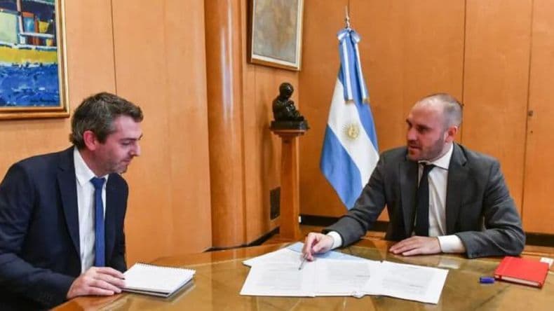 Guillermo Hang junto a Martín Guzmán.