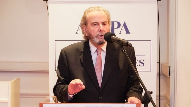 Emotivo reconocimiento al Dr. Juan Carlos Maqueda en la comida de ADEPA