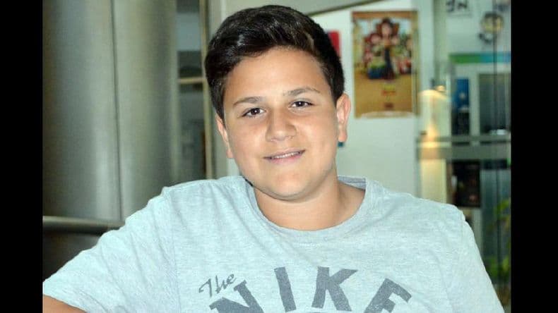 Juan Cruz canta en  “Strike Bowling”