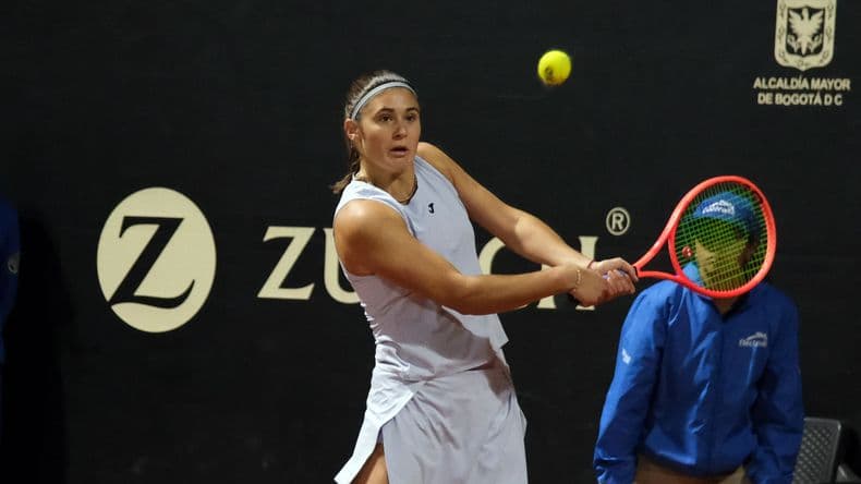 Julia Riera dio otro paso en Bogotá: se metió en cuartos de final