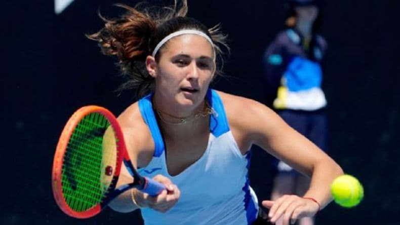 Julia Riera volvió a la acción: perdió en singles y avanzó en dobles