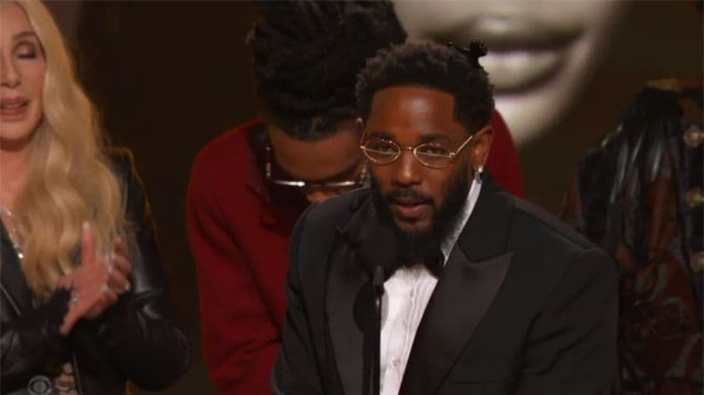 Kendrick Lamar (foto) y SZA se llevaron la Grabación del Año.