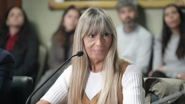 La senadora Laura Clark.