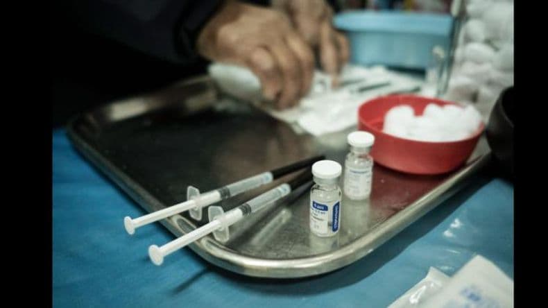 La provincia aplicará una cuarta dosis de la vacuna contra el Covid: qué grupos la recibirán