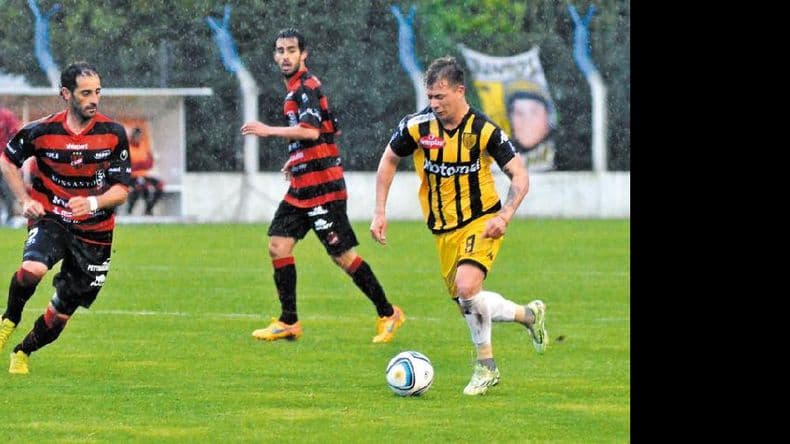 Douglas no pudo ganar en Tandil y quedó aún más lejos del Reducido