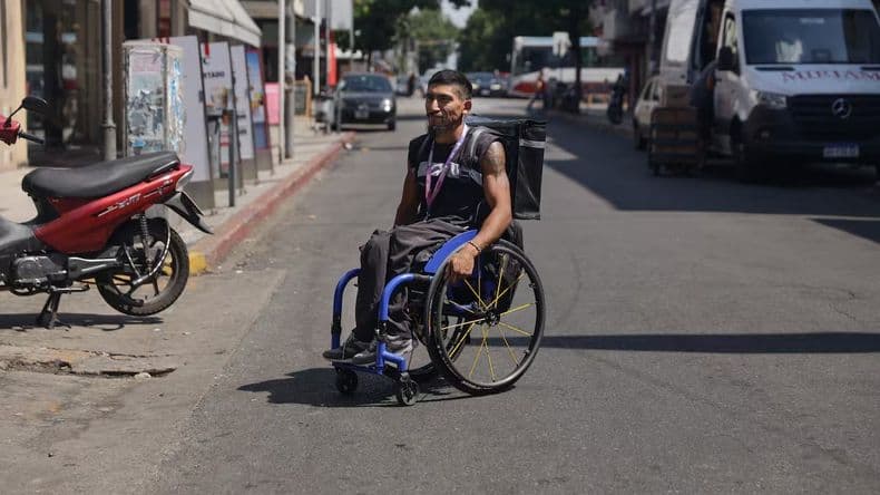 El repartidor de Rappi en silla de ruedas que se convirtió en símbolo de una lucha y conmovió con su historia