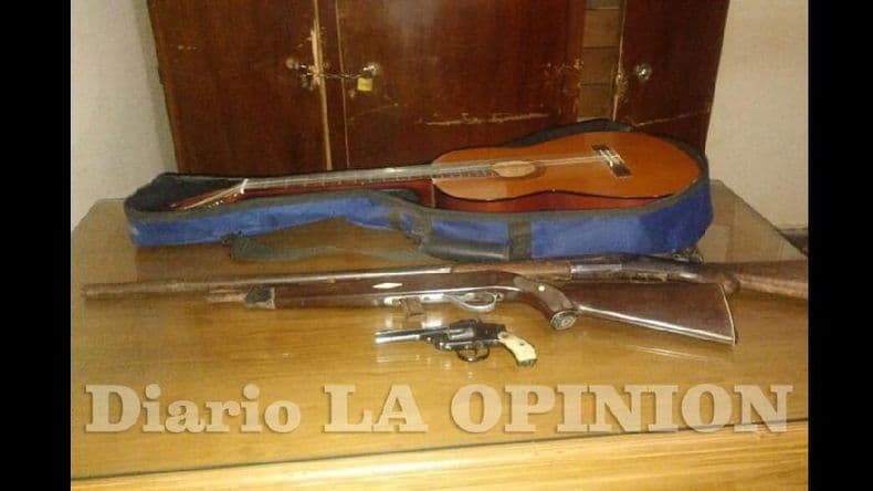 Secuestraron armas y una guitarra que habían sido robadas