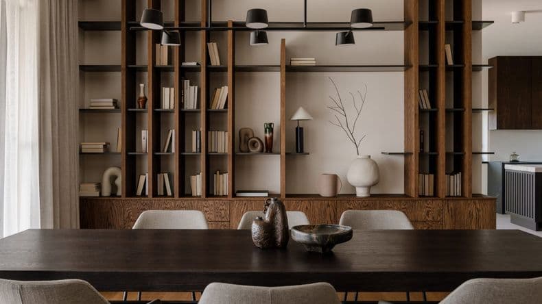 Hasta ayer hacían vieja tu casa pero hoy es la nueva tendencia: cómo usar la madera oscura