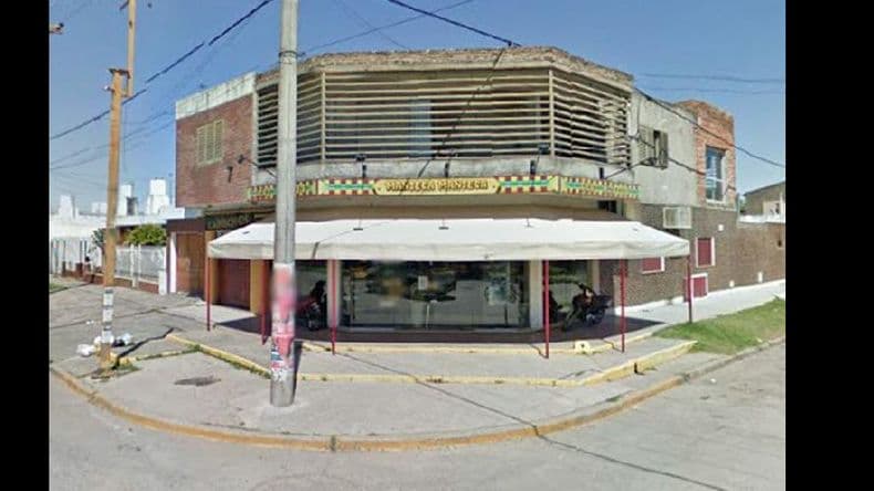 Robaron dinero a mano armada de una panadería
