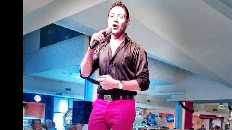Marcos Emanuel canta en “Merello”