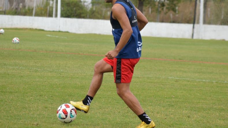 Mariano Mauri será el central por izquierda en el debut del próximo domingo, fre