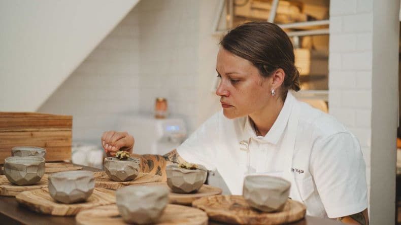 Marta Wajda es una artista visual de formación y cocinera autodidacta. Vivió en 