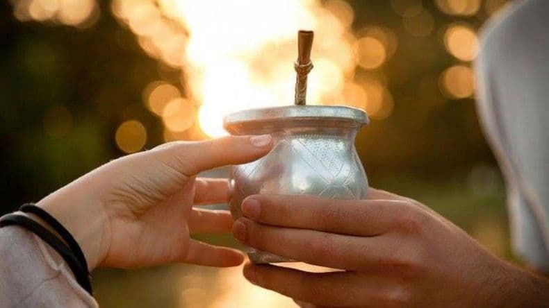 El mate, más que una infusión, es un momento para compartir y conectar.
