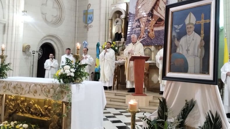 Multitudinaria misa en Pergamino por el eterno descanso del Papa Francisco