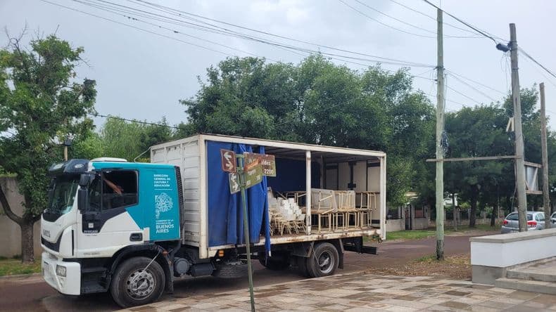 El mobiliario escolar arribó al edificio del Jardín de Infantes 926 que tiene nu