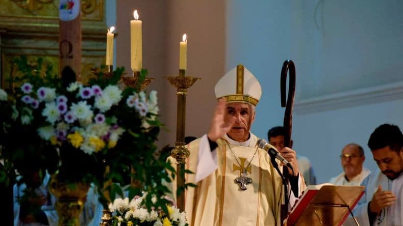 Monseñor Hugo Santiago presidió la misa en la que se rezó por el alma del Santo 