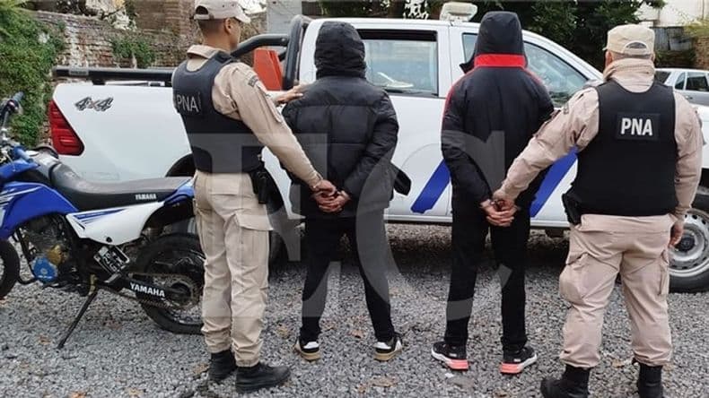 Prefectura detuvo a dos delincuentes tras el robo de un celular a una joven en Zárate