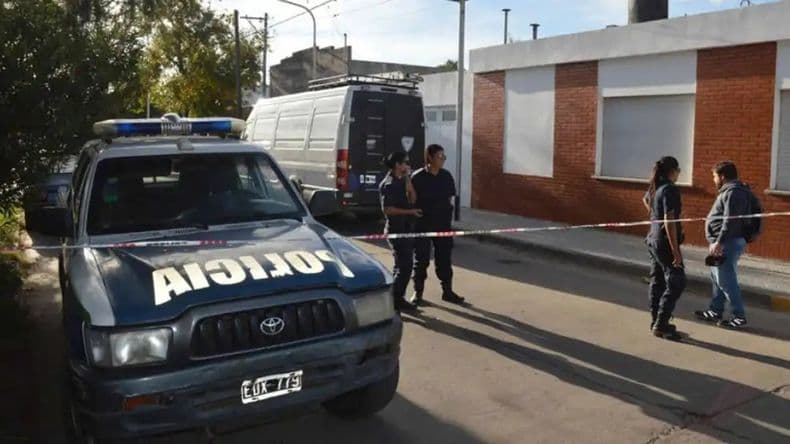 Nicandro Rojas irrumpió en la vivienda familiar, de Maipú y Conscripto Silva, y 