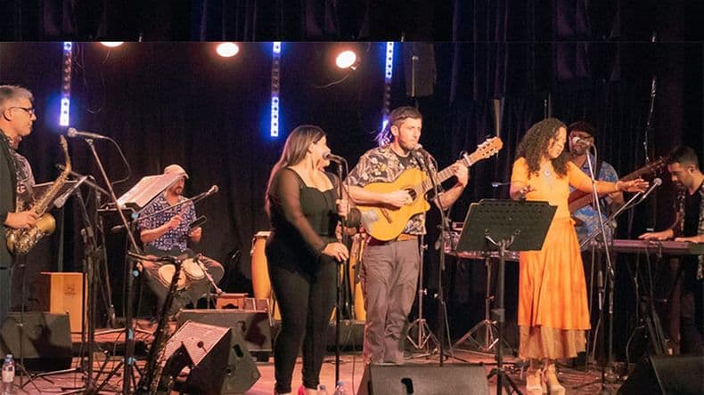 Orquesta Compay cierra el ciclo Lunes de Salsa con una noche a puro ritmo caribeño