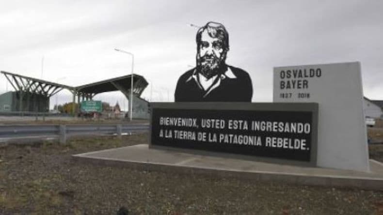 Vialidad Nacional removió un monumento en homenaje a Osvaldo Bayer en Santa Cruz