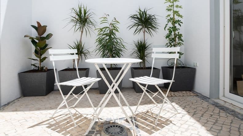 Patios chicos: las 5 tendencias para redecorarlos sin gastar de más