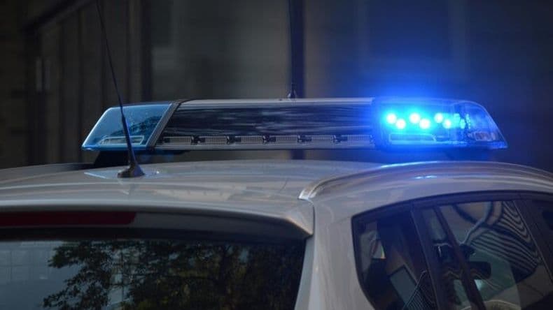 El tóxico con una navaja persiguió a la ex y la amenazó en la puerta de la Escuela